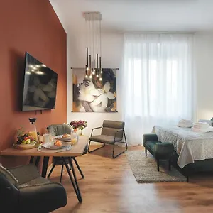 Emi Luxury Pola
